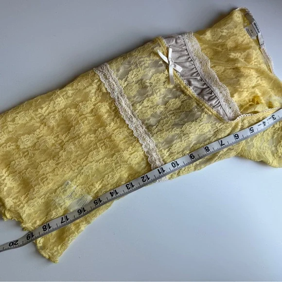 Urban Outfitters Kimchi Blue Sunny Lace Babydoll Milkmaid Blouse Sheer M - Picture 7 of 8